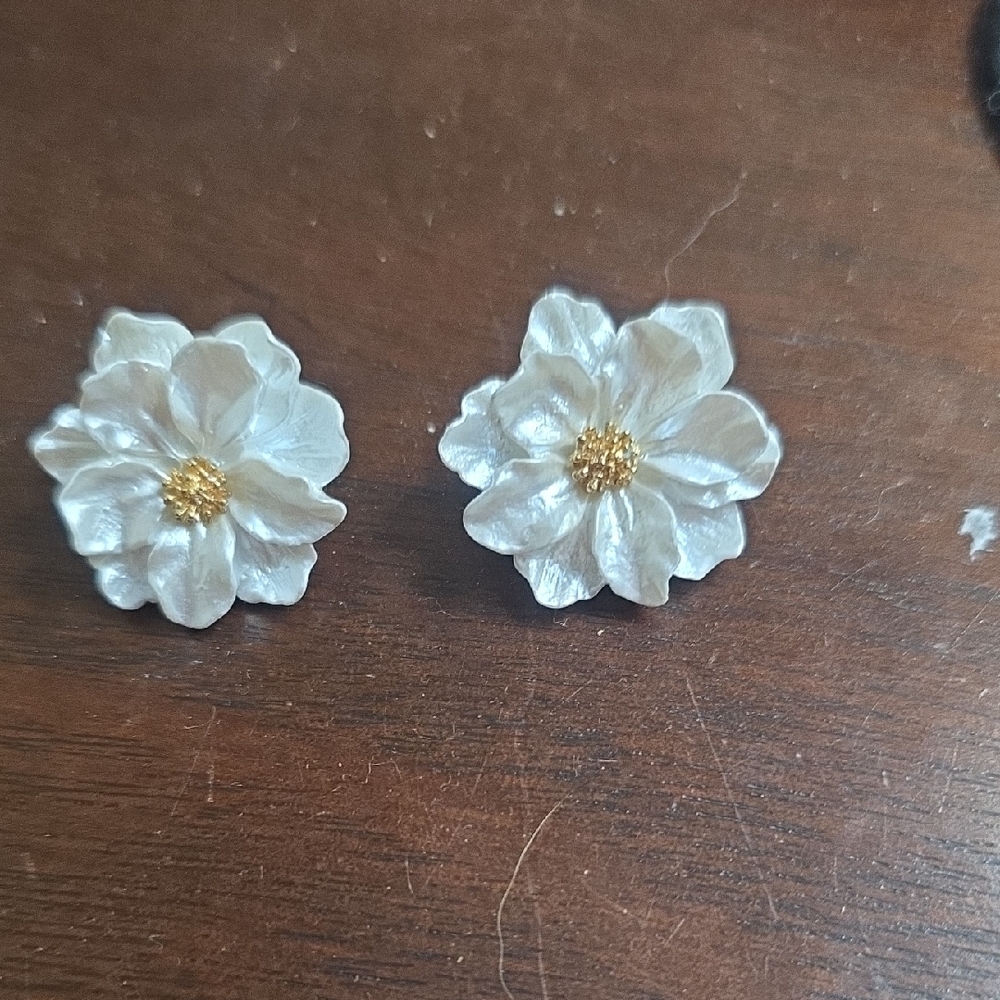 Floral Pearl Earrings